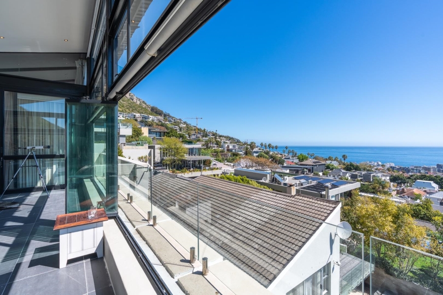 5 Bedroom Property for Sale in Fresnaye Western Cape